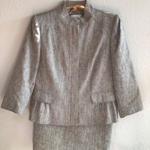 ▫️Calvin Klein women’s tweed suit, w/pleats in back & side of jacket.